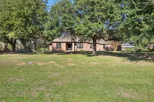 417 W Morgan St, Franklin, TX 77856 - Photo 5