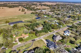 417 W Morgan St, Franklin, TX 77856 - Photo 3