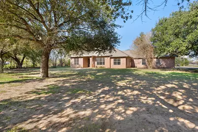 417 W Morgan Street, Franklin, TX 77856 - Photo 1