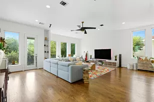 215 Avondale St, Houston, TX 77006 - Photo 9