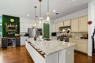 215 Avondale St, Houston, TX 77006 - Photo 17