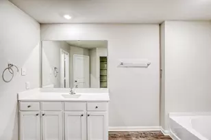 8119 Sunberry Shadow Dr, Houston, TX 77016 - Photo 13