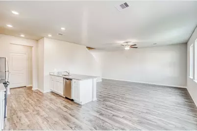 8119 Sunberry Shadow Drive, Houston, TX 77016 - Photo 7