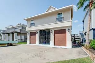 1822 Port O' Call St, Tiki Island, TX 77554 - Photo 35