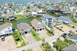 1822 Port O' Call St, Tiki Island, TX 77554 - Photo 45