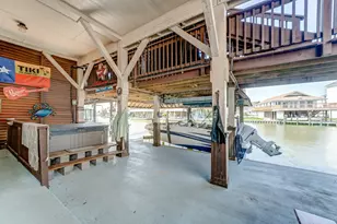 1822 Port O' Call St, Tiki Island, TX 77554 - Photo 5