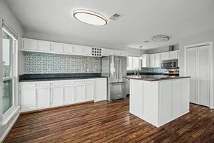 1190 Sailfish St, Bayou Vista, TX 77563 - Photo 13