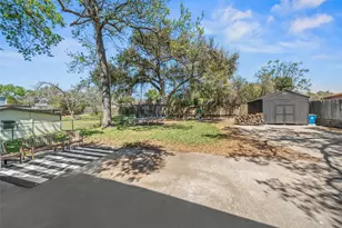 234 E Obryant St, Bellville, TX 77418 - Photo 17