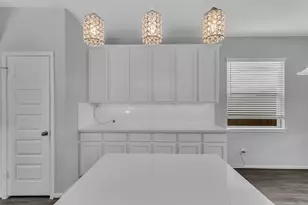 5327 CJ Walker Ln, Houston, TX 77048 - Photo 11