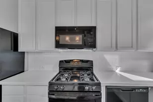 5327 CJ Walker Ln, Houston, TX 77048 - Photo 9