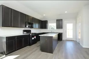 211 Lisa Marie Dr, Angleton, TX 77515 - Photo 5