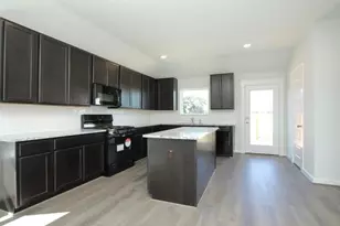 211 Lisa Marie Dr, Angleton, TX 77515 - Photo 9