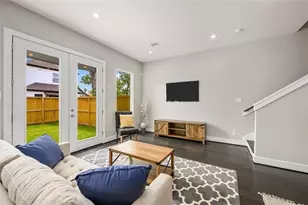 105 W Whitney St, Houston, TX 77018 - Photo 7