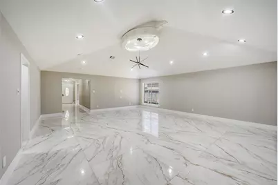 7834 Vickijohn Drive, Houston, TX 77071 - Photo 9