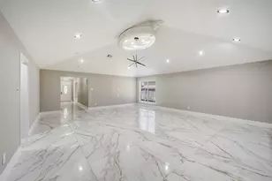 7834 Vickijohn Dr, Houston, TX 77071 - Photo 3