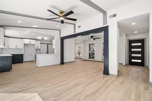 6646 Bayou View Dr, Houston, TX 77091 - Photo 9