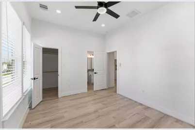 7809 Dyer St, Houston, TX 77088 - Photo 7