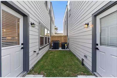 7809 Dyer St, Houston, TX 77088 - Photo 9