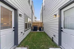 7809 Dyer St, Houston, TX 77088 - Photo 9
