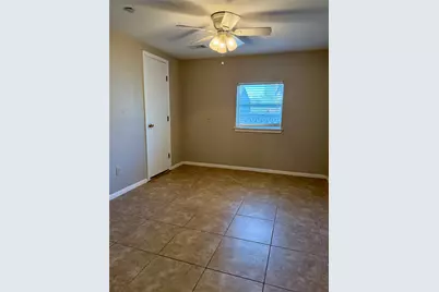 300 Avenue C, Richmond, TX 77406 - Photo 15