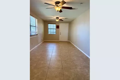 300 Avenue C, Richmond, TX 77406 - Photo 5