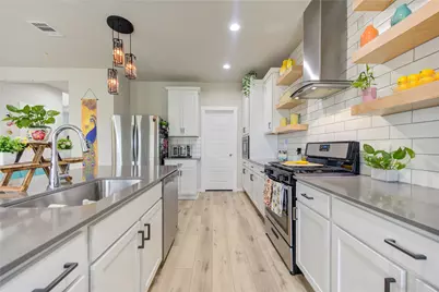12539 Colchester Creek Court, Houston, TX 77047 - Photo 9