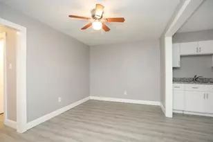 8127 Colonial Ln, Houston, TX 77051 - Photo 5