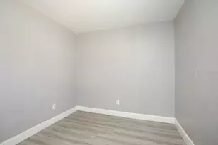 8127 Colonial Ln, Houston, TX 77051 - Photo 19