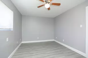 8127 Colonial Ln, Houston, TX 77051 - Photo 13
