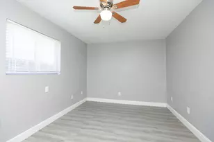 8127 Colonial Ln, Houston, TX 77051 - Photo 11