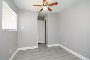 8127 Colonial Ln, Houston, TX 77051 - Photo 15