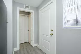 8127 Colonial Ln, Houston, TX 77051 - Photo 11