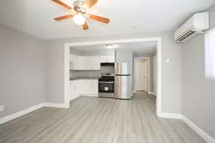 8127 Colonial Ln, Houston, TX 77051 - Photo 9