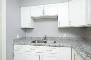 8127 Colonial Ln, Houston, TX 77051 - Photo 9