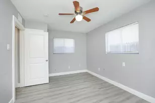 8127 Colonial Ln, Houston, TX 77051 - Photo 21