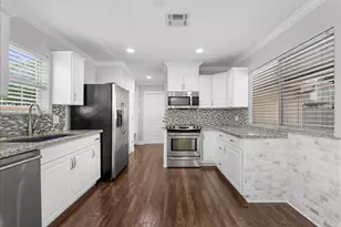11703 Brighton Ln, Meadows Place, TX 77477 - Photo 3