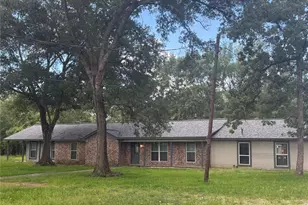 9950 Oak Tree Dr, Conroe, TX 77303 - Photo 1