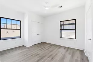 230 S Y St, La Porte, TX 77571 - Photo 9