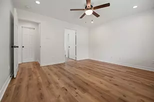 10642 Mayfield Rd, Houston, TX 77043 - Photo 13