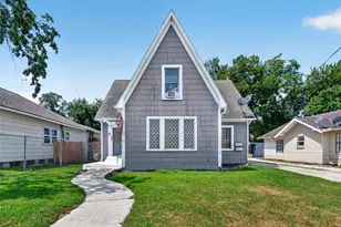 415 W Pearce St, Baytown, TX 77520 - Photo 1