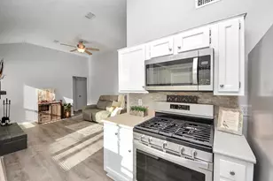 9227 Rippling Fields Dr, Houston, TX 77064 - Photo 7