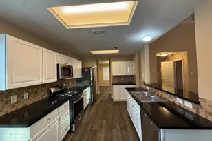 308 Glade Bridge Ln, Dickinson, TX 77539 - Photo 5