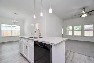 6822 Tuskegee St, Houston, TX 77091 - Photo 11