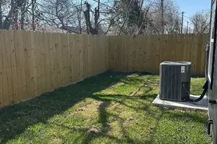 5774 Heron Dr, Houston, TX 77033 - Photo 21