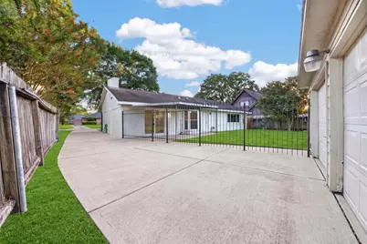 9231 Sandstone Street, Houston, TX 77036 - Photo 7