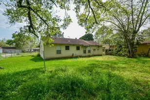 5515 Flamingo Dr, Houston, TX 77033 - Photo 29