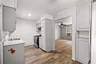5515 Flamingo Dr, Houston, TX 77033 - Photo 9