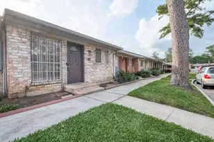 1108 W Tri Oaks Ln, Houston, TX 77043 - Photo 5