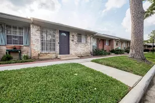 1108 W Tri Oaks Ln, Houston, TX 77043 - Photo 3