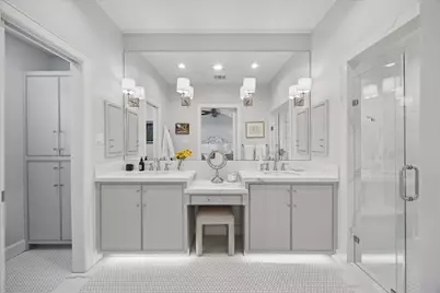 10043 Longmont Drive, Houston, TX 77042 - Photo 17